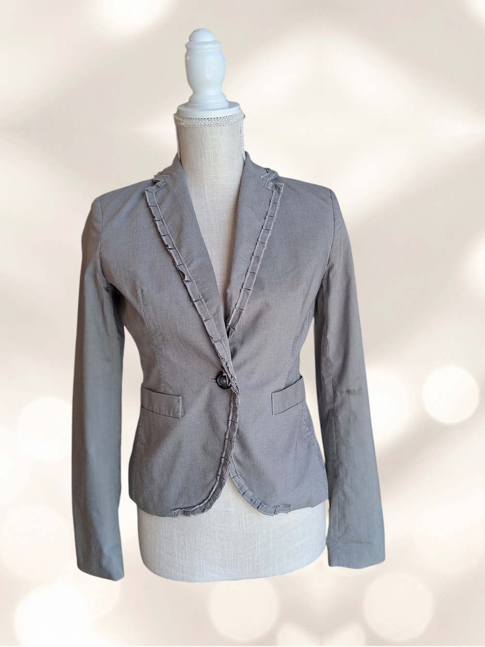 Banana Republic Size 0 Gray Ruffle Trim Single-Button Blazer